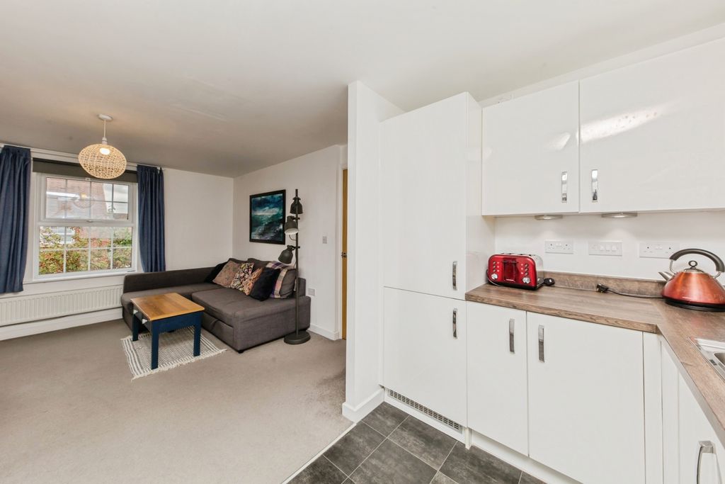 2 bed flat for saleWestern Way, Northwich, Cheshire CW8 photo 5