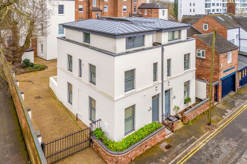 3 bed town house for saleRosefield Street, Leamington Spa, Warwickshire CV32