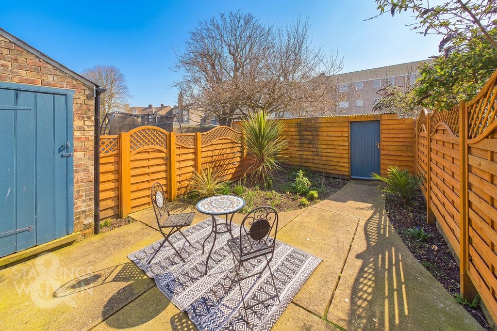 Additional image 29 of 6 bed detached house for saleKirkley Cliff Road, Lowestoft NR33