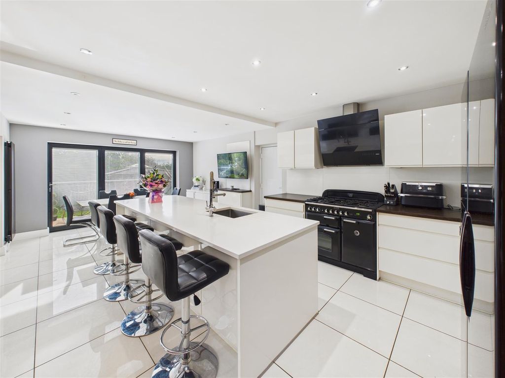 Additional image 2 of 4 bed detached house for saleAston Hall Drive, North Ferriby HU14