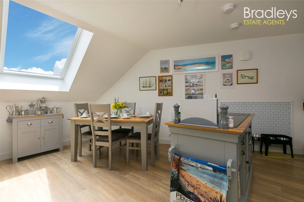2 bed flat for saleCentenary Way, Penzance, Cornwall TR18 photo 2