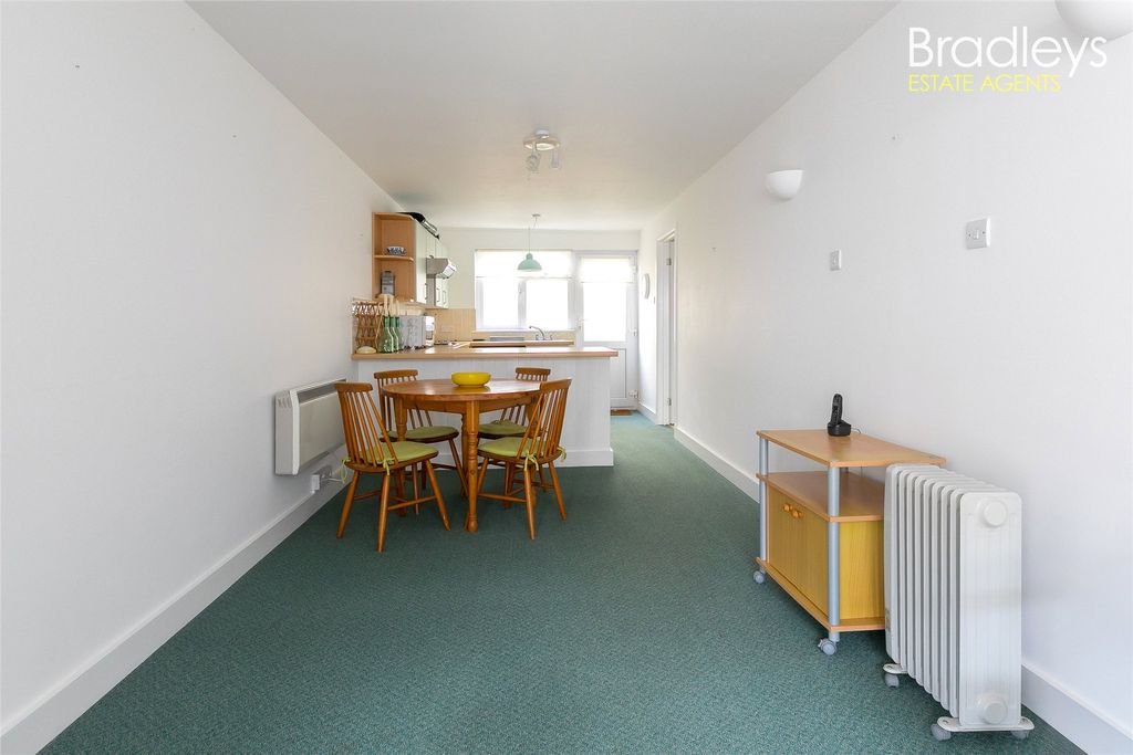 1 bed flat for saleWest End, Marazion, Cornwall TR17 photo 3