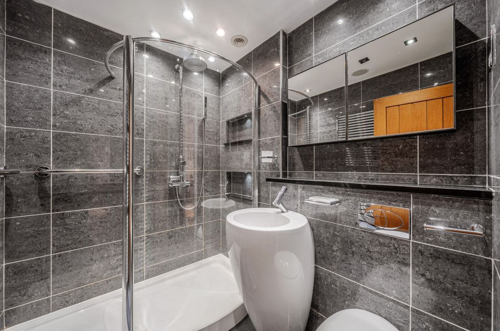 Additional image 11 of 2 bed flat for saleHeadland Road, Newquay, Cornwall TR7