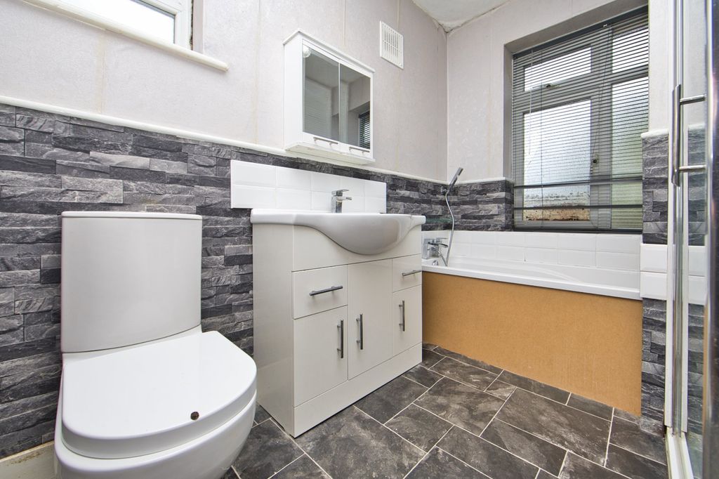 Additional image 13 of 3 bed semi-detached house for saleGeorge V Avenue, Margate, Kent CT9