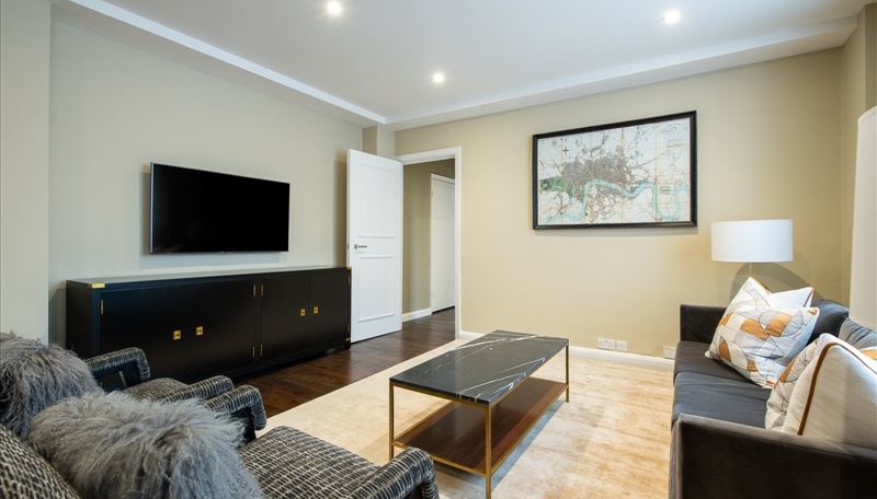 3 Bed Flat, Hill St, W1J, N1 7GU photo 4