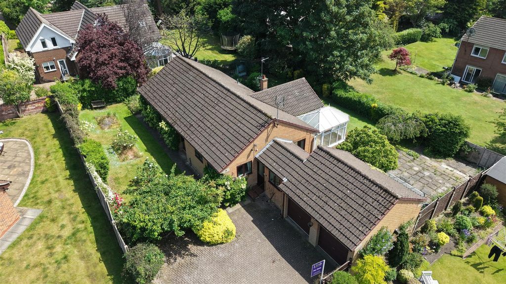 3 bed detached bungalow for saleThe Rise, North Ferriby HU14