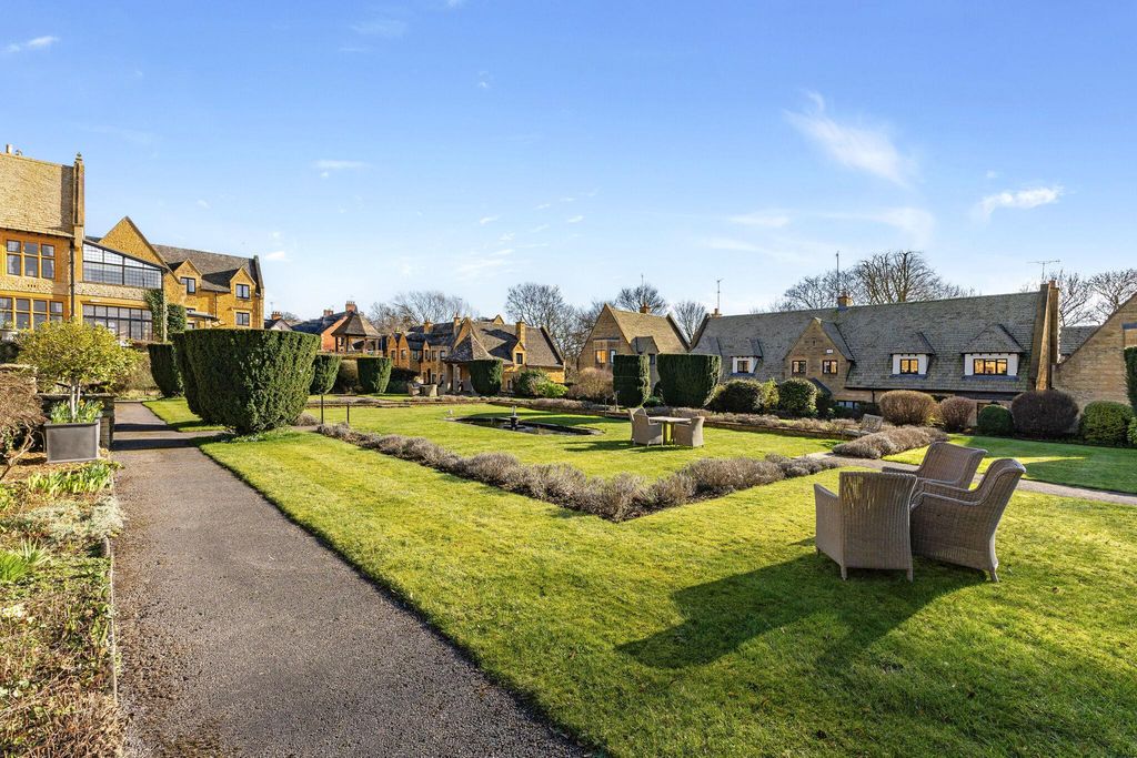 Additional image 15 of 2 bed flat for saleEvesham Road, Stow On The Wold, Cheltenham, Gloucestershire GL54