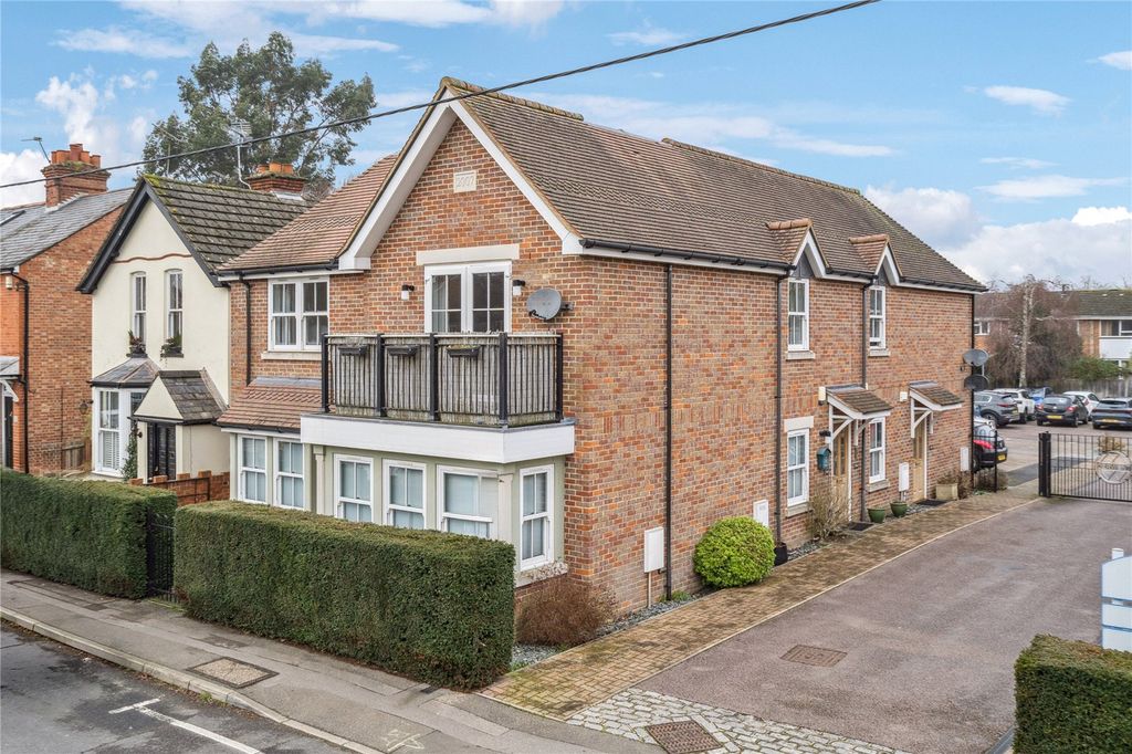 2 bed flat for saleDedmere Road, Marlow, Buckinghamshire SL7