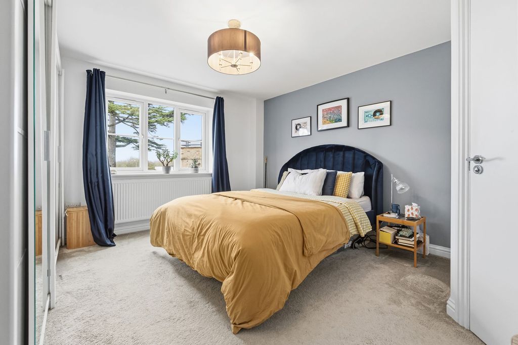 Additional image 2 of 2 bed flat for saleBishopsford Road, Morden SM4