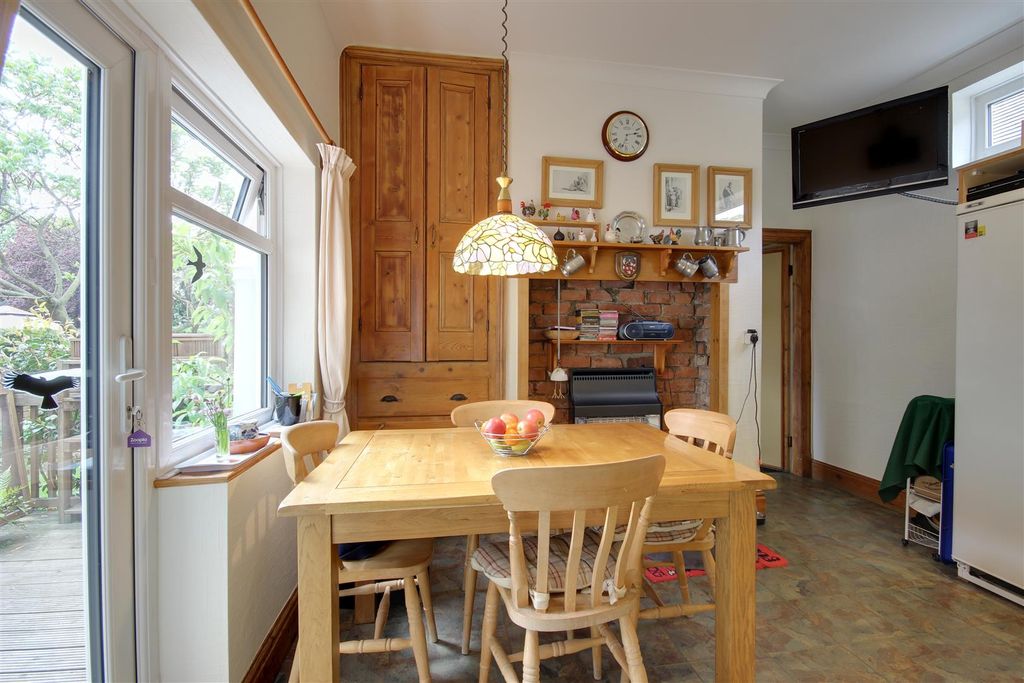 Additional image 6 of 5 bed semi-detached house for saleNunburnholme Avenue, North Ferriby HU14