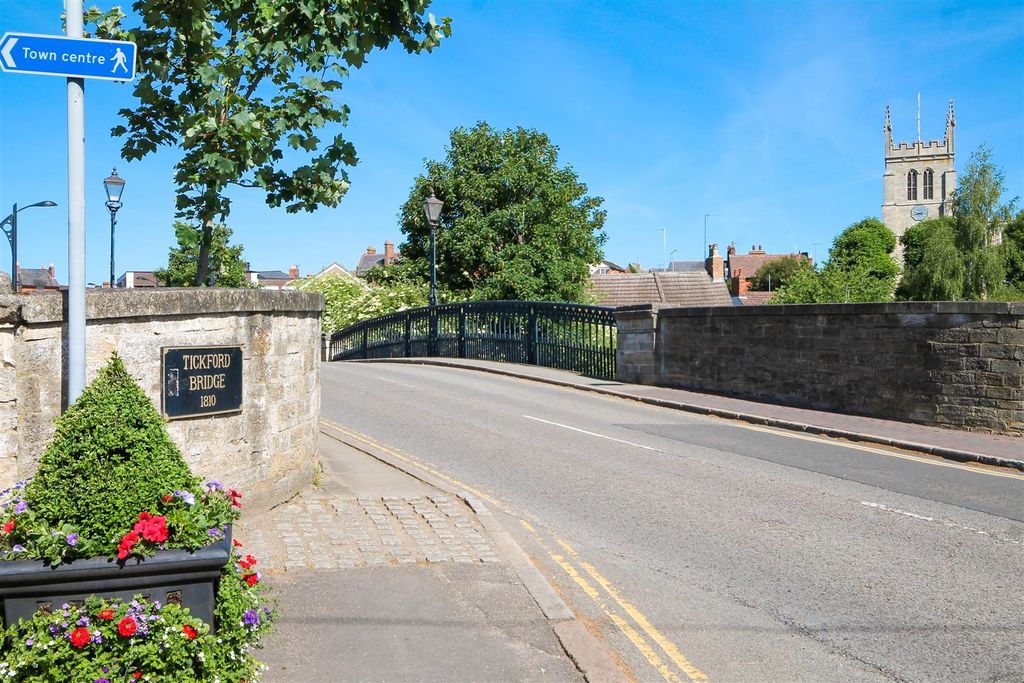 Additional image 16 of 4 bed detached house for saleYeats Close, Newport Pagnell MK16