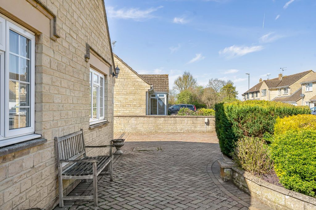 Additional image 11 of 3 bed bungalow for saleBriary Road, Lechlade, Gloucestershire GL7