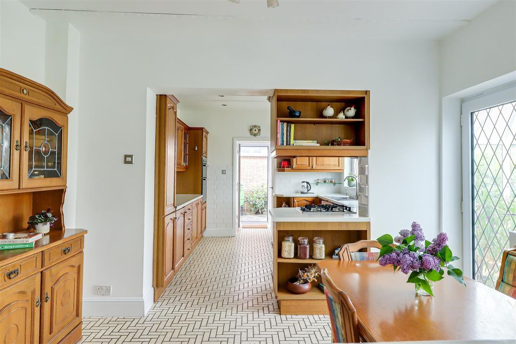 Additional image 12 of 5 bed detached house for saleWoodside, Leigh-On-Sea SS9