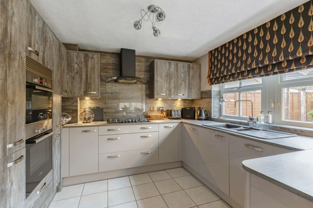 Additional image 2 of 5 bed detached house for saleAdwalton Close, Newark NG24
