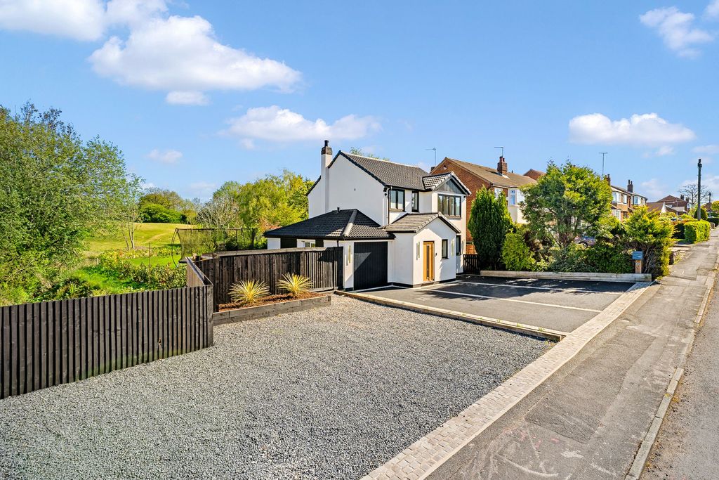 Additional image 34 of 4 bed property for saleChiltern Avenue, Macclesfield SK11