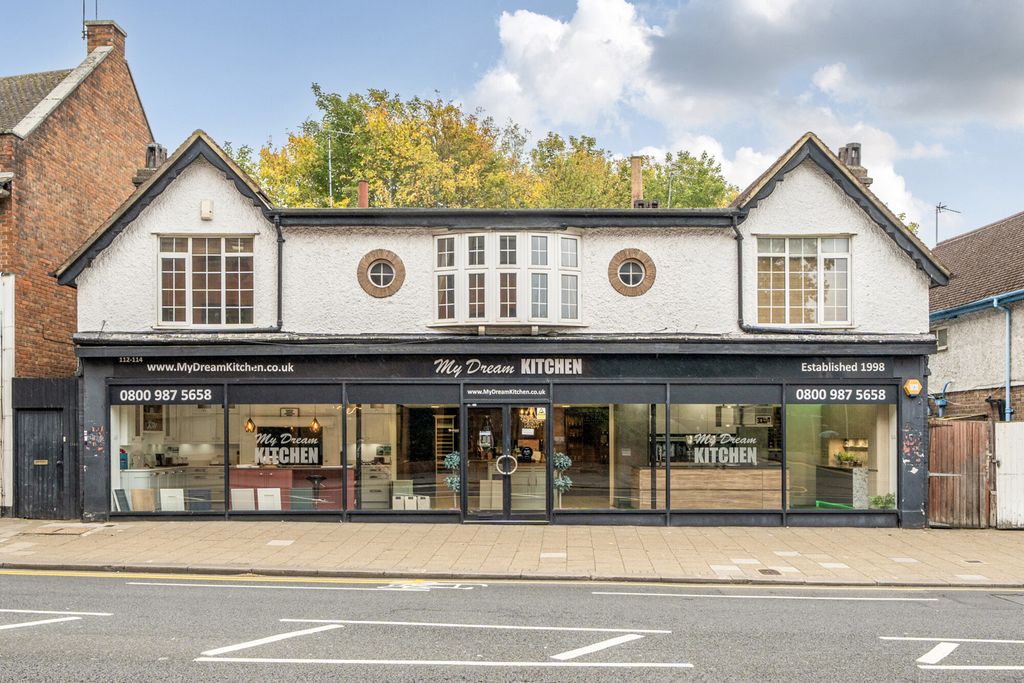 3 bed flat for saleMarsh Road, Pinner, Middlesex HA5