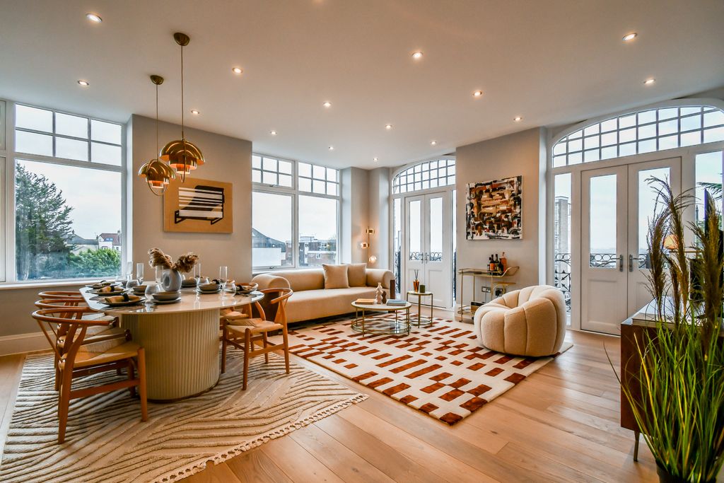 Additional image 5 of 1 bed flat for saleThe Grand Apartments, Leigh-On-Sea SS9