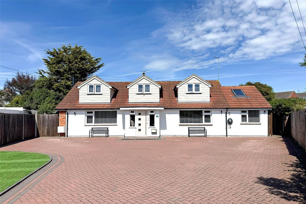 3 bed detached house for saleBarn Close, Littlehampton, West Sussex BN17