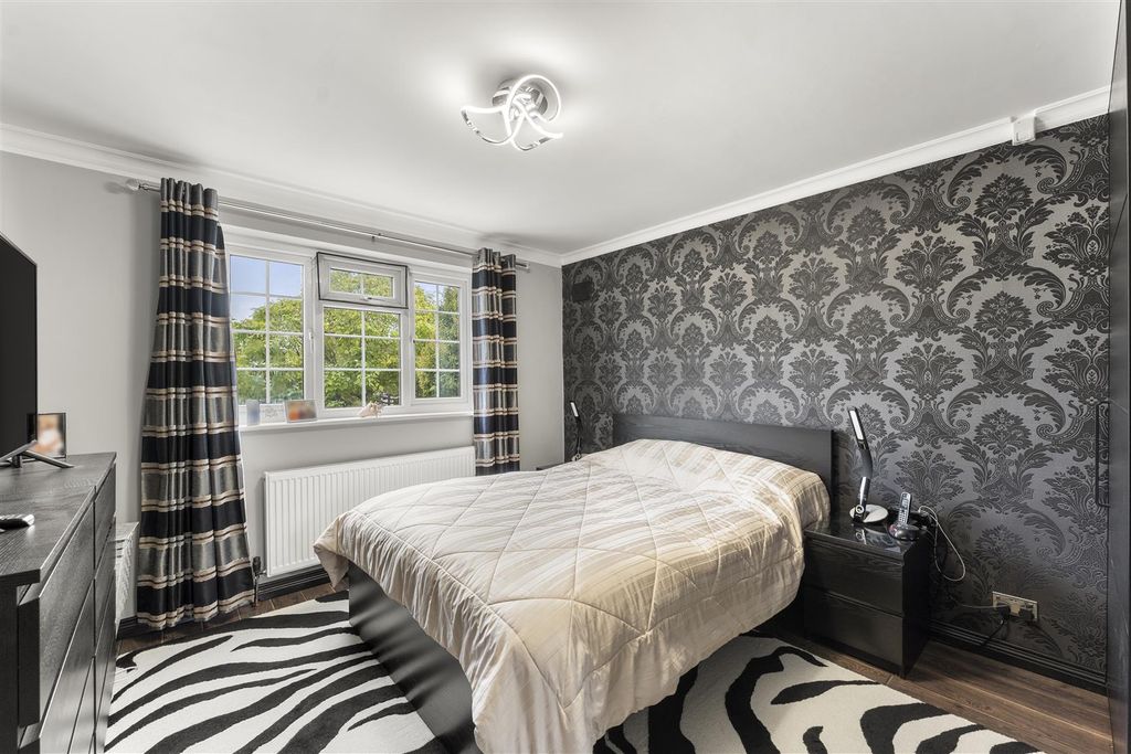 Additional image 6 of 6 bed semi-detached house for saleRushdene Crescent, Northolt UB5