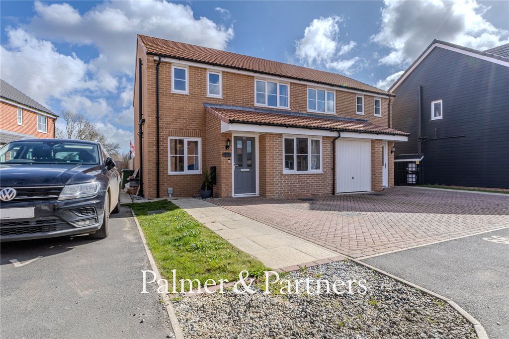 4 bed semi-detached house for saleHodgson Avenue, Leiston, Suffolk IP16