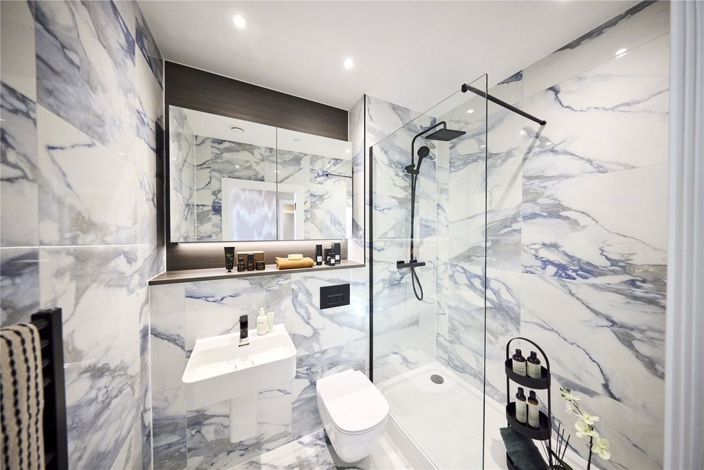 Additional image 7 of 3 bed flat for saleThe Sherborne, Vista River Gardens, Trinity Islands, Water Street, Manchester M3