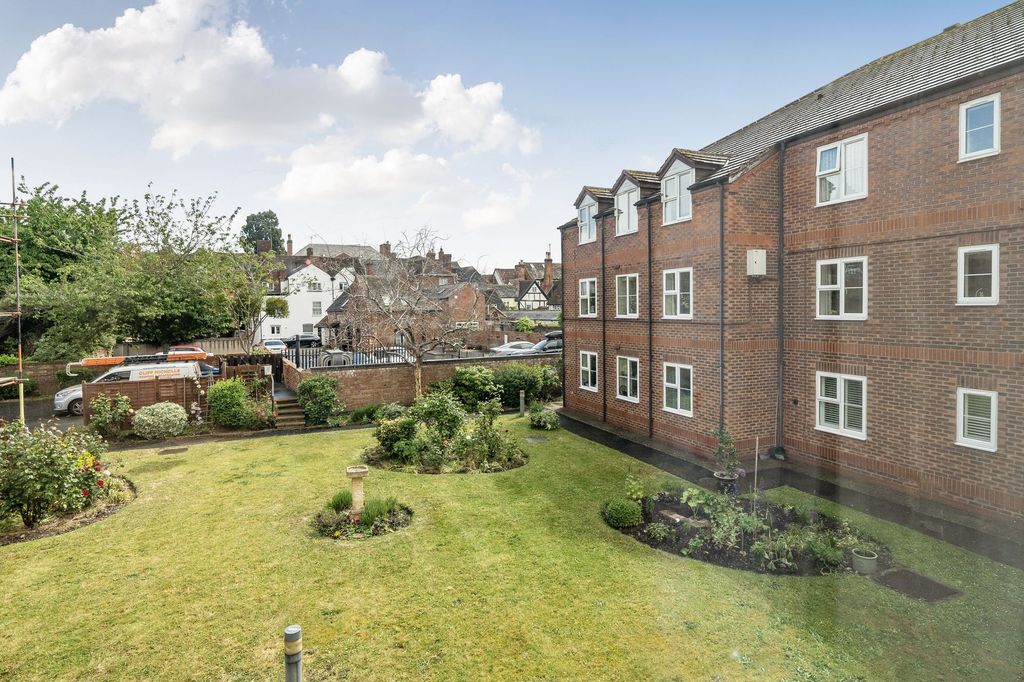 2 bed flat for saleGanderton Court, Pershore WR10