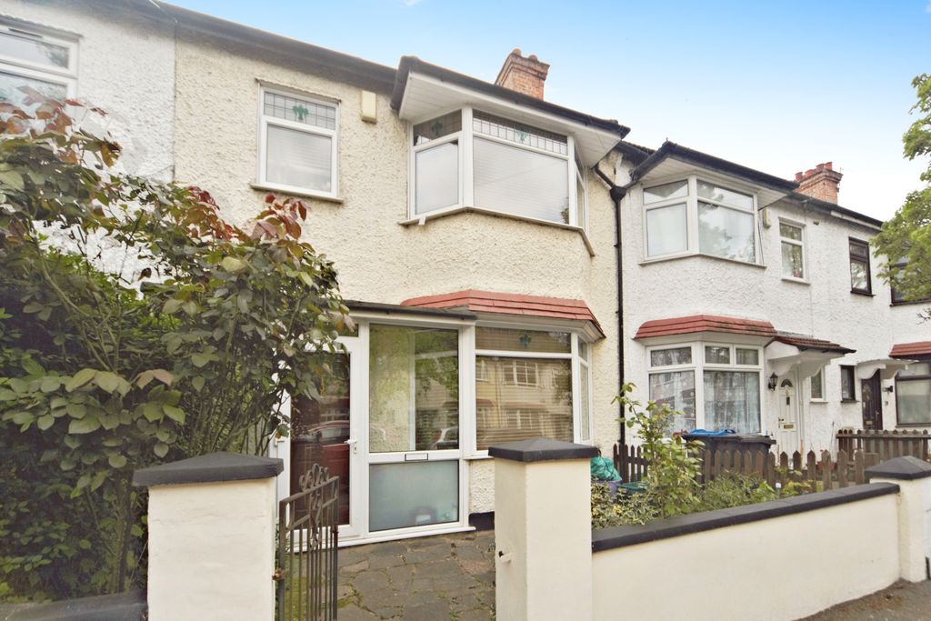 5 bed terraced house for saleGorringe Park Avenue, Mitcham CR4 photo 2