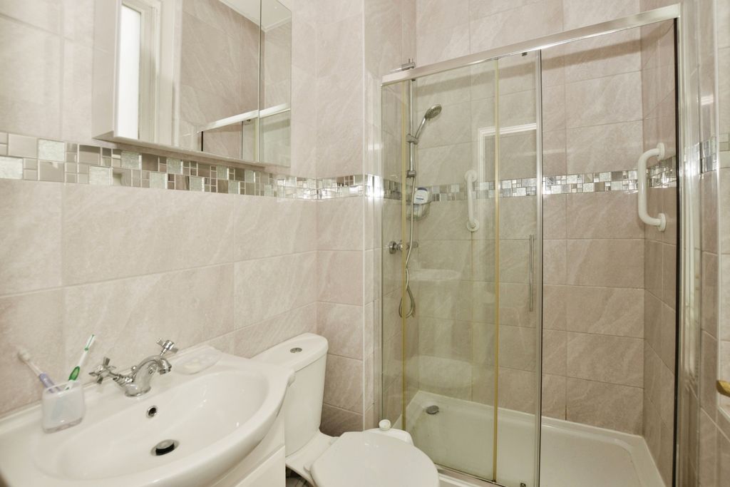 Additional image 5 of 2 bed flat for saleDymchurch Road, New Romney TN28
