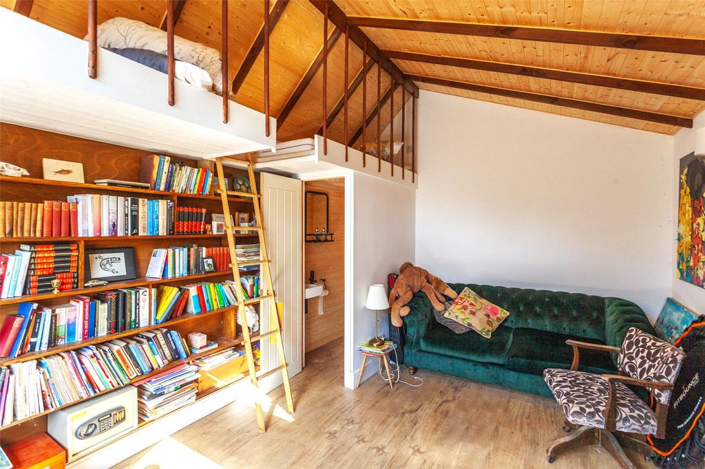 Additional image 15 of 3 bed flat for saleHighfields, Marlow, Buckinghamshire SL7