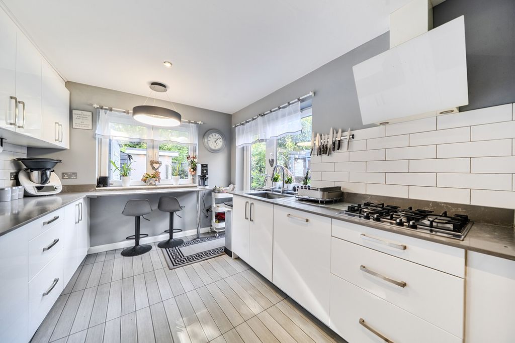 Additional image 4 of 6 bed semi-detached house for saleLaughton Road, Northolt UB5