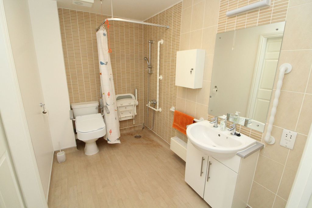 Additional image 8 of 1 bed flat for saleThe Limes, Westbury Lane, Newport Pagnell MK16