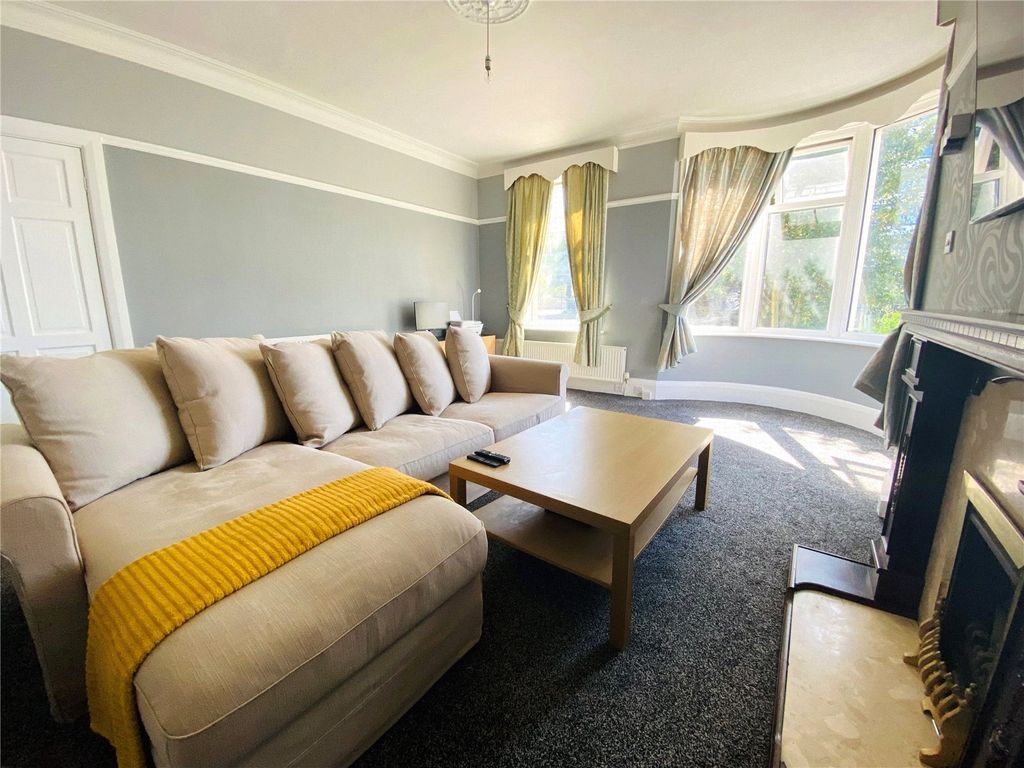 2 bed flat for saleBroadway, Morecambe LA4 photo 4