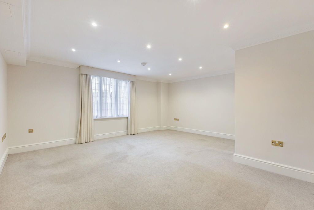 Additional image 2 of 2 bed flat for saleEvesham Road, Stow On The Wold, Cheltenham, Gloucestershire GL54