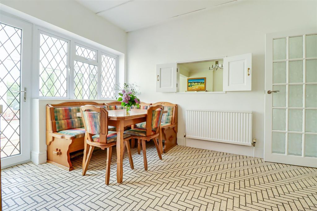 Additional image 11 of 5 bed detached house for saleWoodside, Leigh-On-Sea SS9
