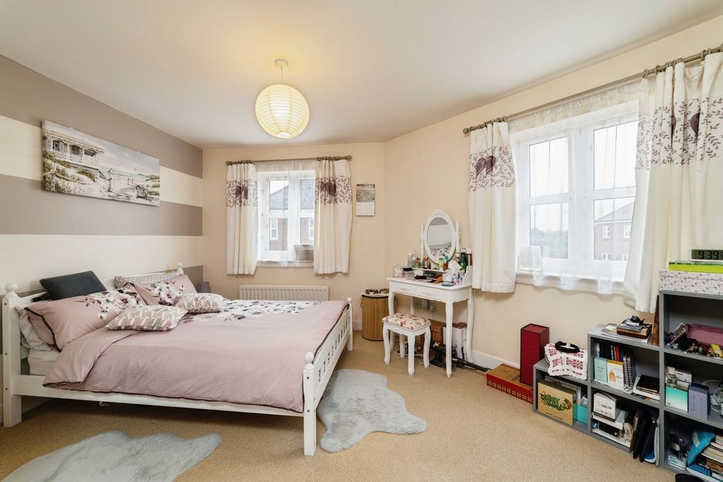 2 bed flat for saleFoundry Close, Melksham SN12 photo 5