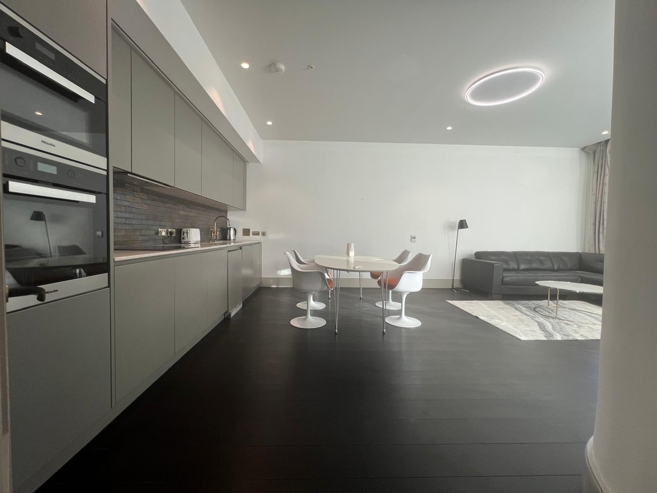 2 Bed Flat, Victoria Street, SW1H, N1 7GU photo 3