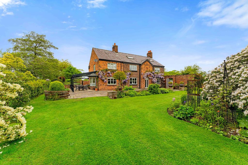 6 bed detached house for saleKay Lane, Lymm WA13