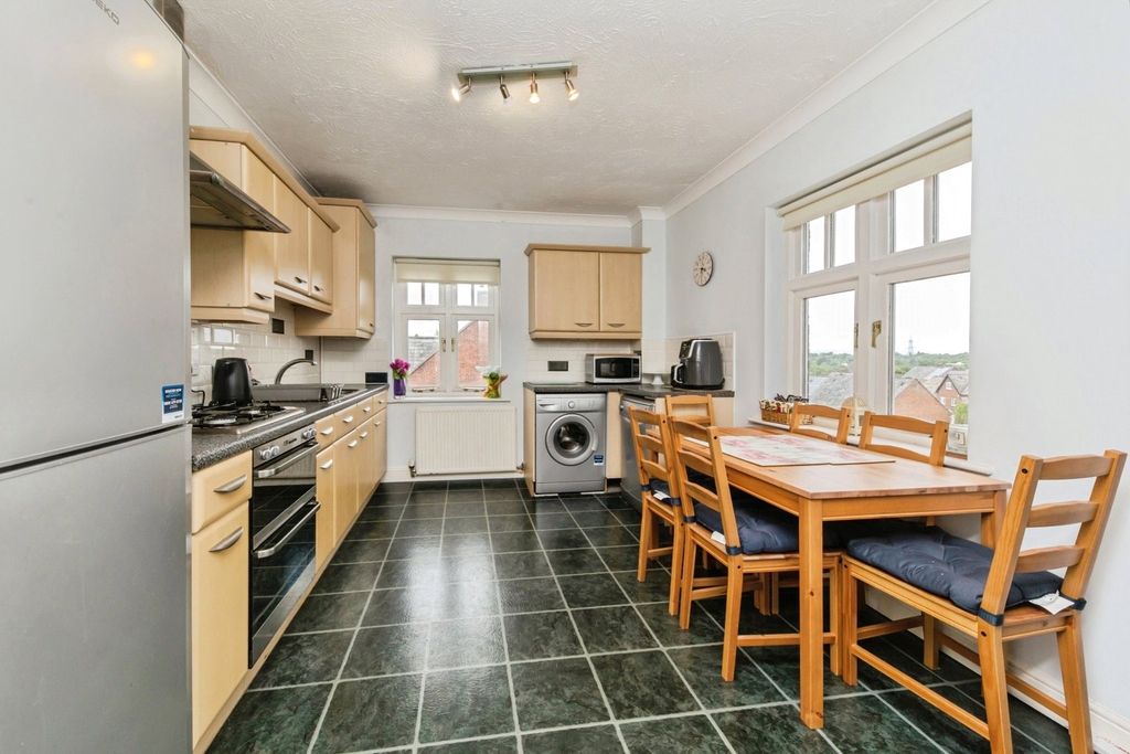 Additional image 3 of 2 bed flat for saleEastgate, Macclesfield, Cheshire SK10