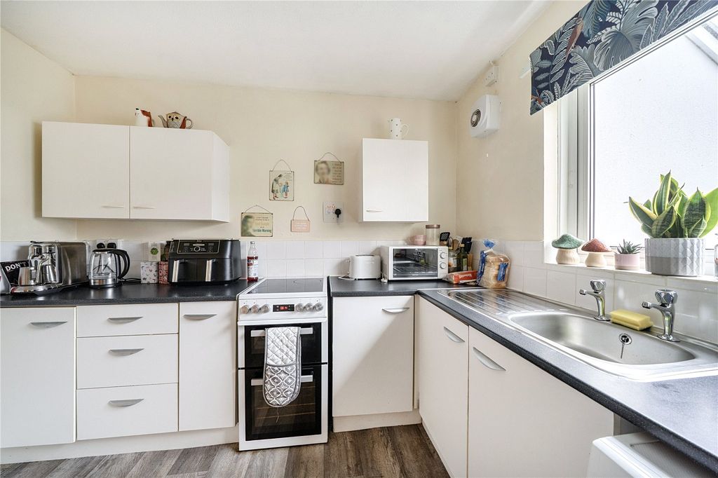 2 bed flat for saleMoor View Close, Woolbrook, Sidmouth, Devon EX10 photo 3