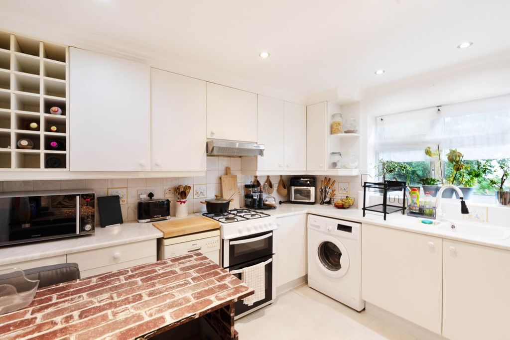 Additional image 5 of 2 bed maisonette for saleSussex Close, New Malden KT3
