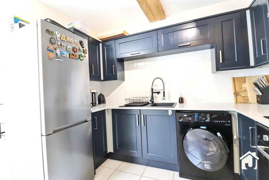 2 bed flat for saleHooks Close, Anstey, Leicester LE7 photo 5