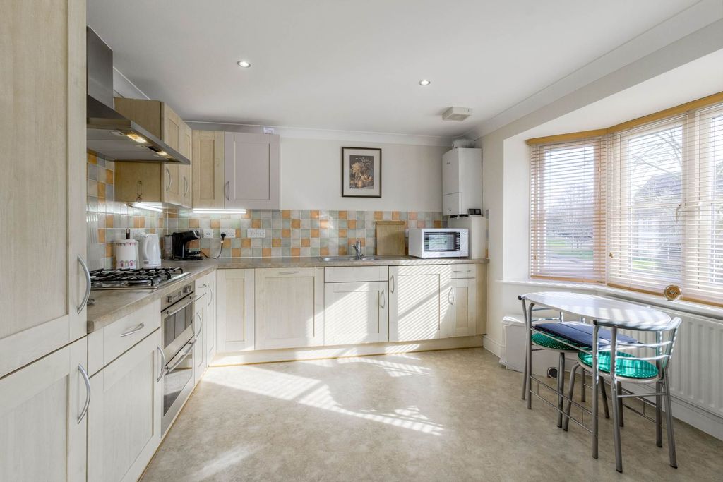 3 bed flat for saleWoodall Close, Middleton MK10 photo 2