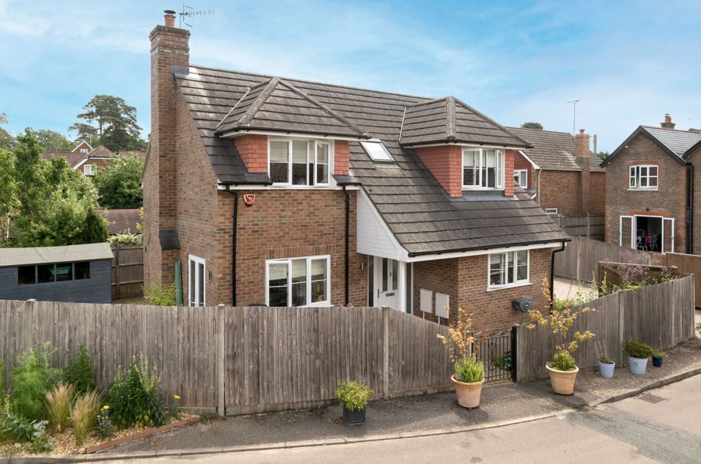 3 bed detached house for saleSherwood Close, Liss GU33