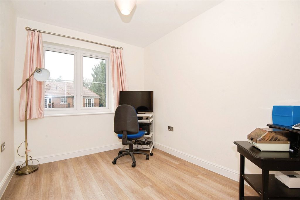 Additional image 5 of 2 bed flat for saleEaves Court, Princes Risborough HP27