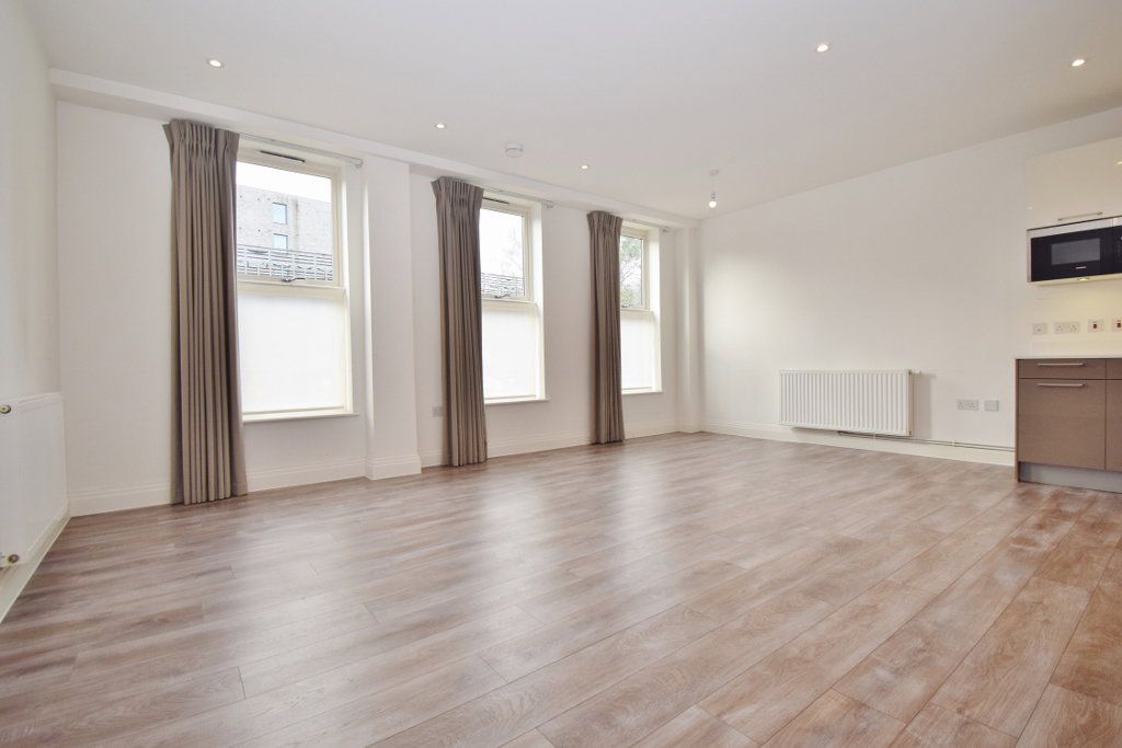 2 bed flat for saleKingsbridge House, Marsh Road, Pinner HA5 photo 2