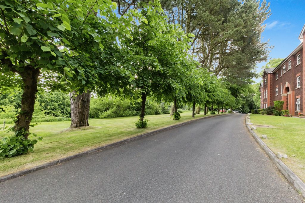 Additional image 13 of 2 bed flat for saleThe Uplands, Bishopton Drive, Macclesfield, Cheshire SK11