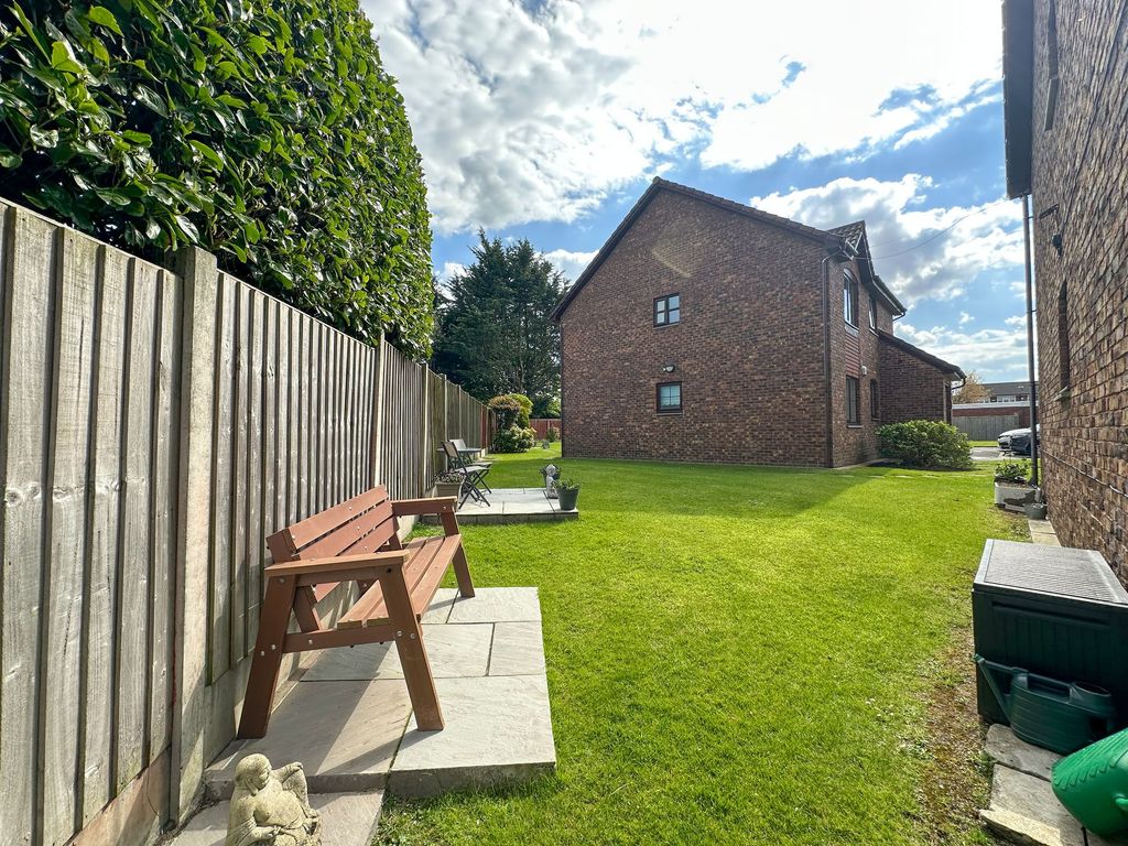 2 bed flat for saleBrimstage Road, Heswall CH60 photo 4