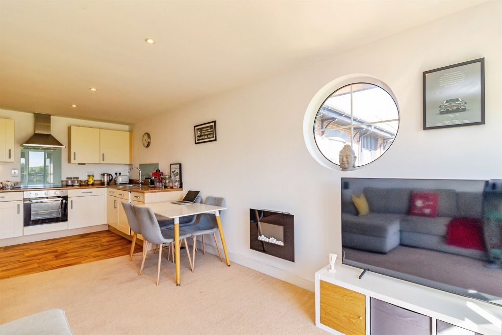 2 bed flat for saleThe Wharf, Leighton Buzzard LU7 photo 5