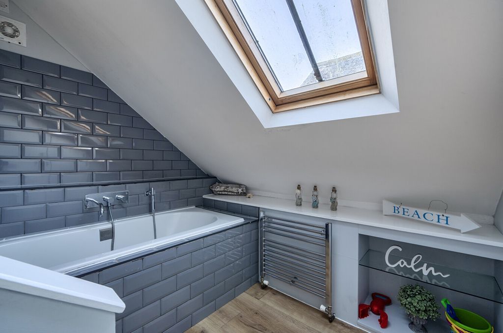 Additional image 5 of 1 bed flat for saleLower Market Street, Looe, Cornwall PL13