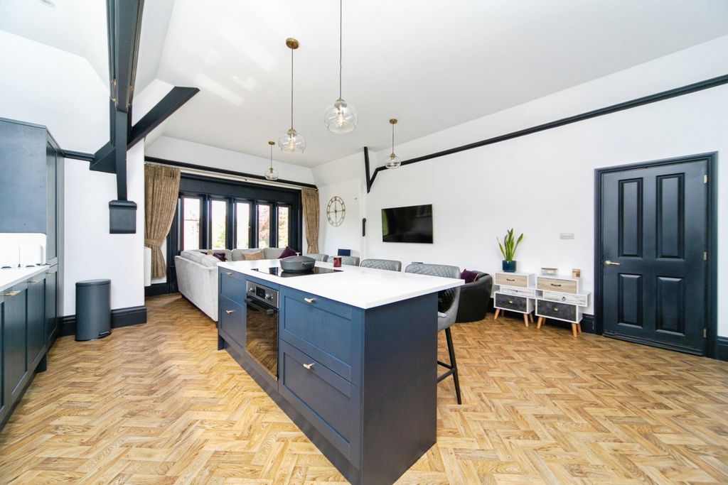 Additional image 6 of 2 bed flat for saleDevonshire Place, Prenton CH43